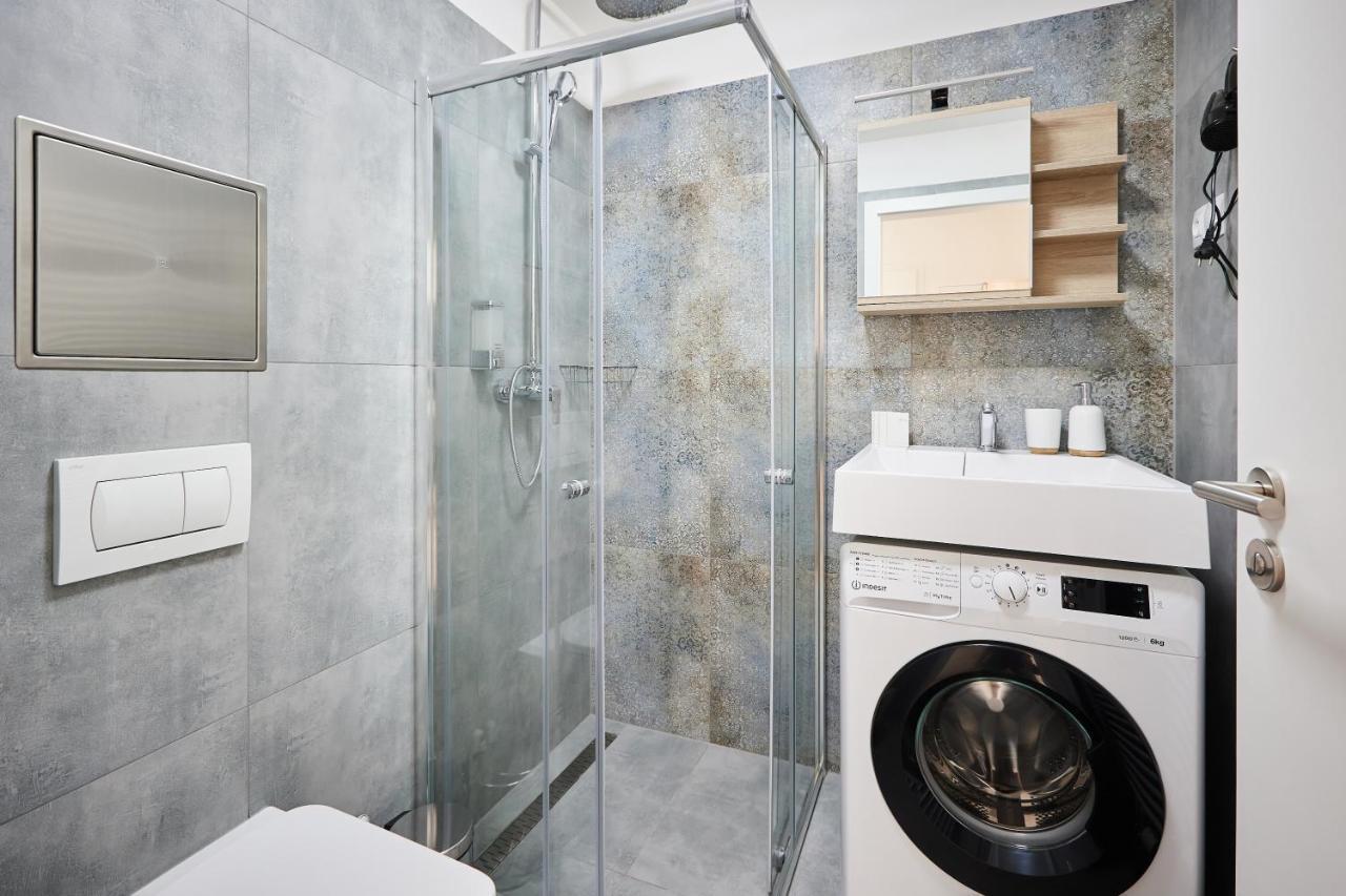 One-Bedroom Deluxe Apartment