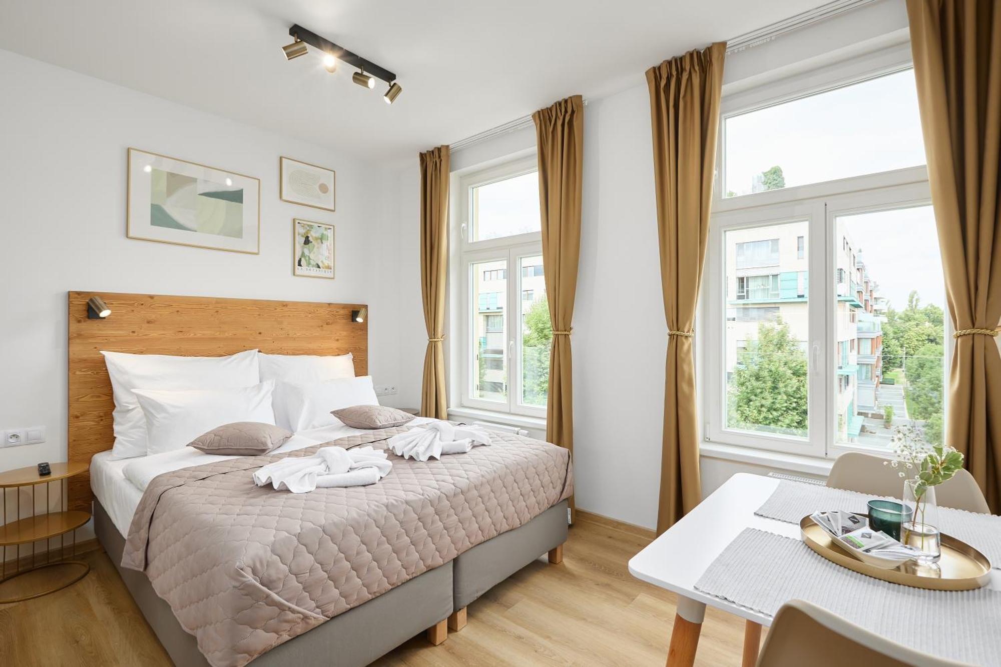 Deluxe Apartment
